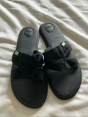 Sanuk Black Slide Sandals with Ruched Straps and Green Logo Tabs